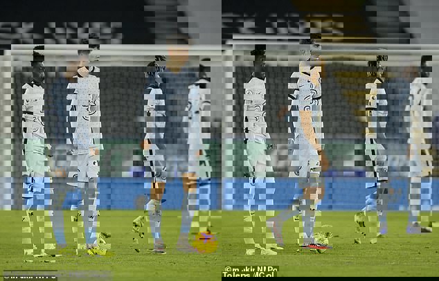 1565931