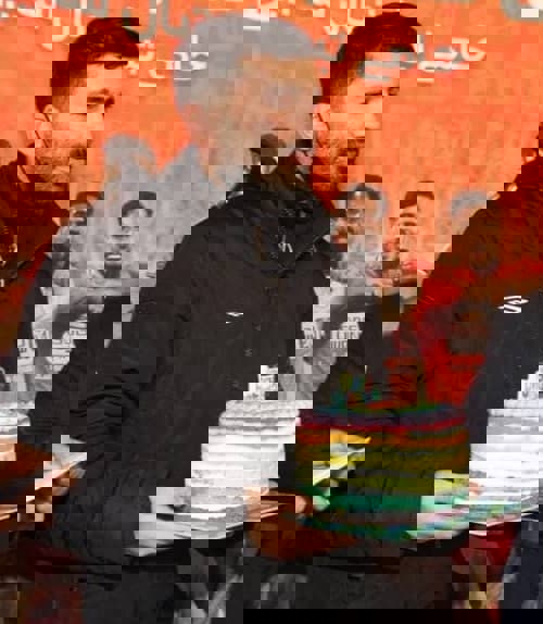 1565993