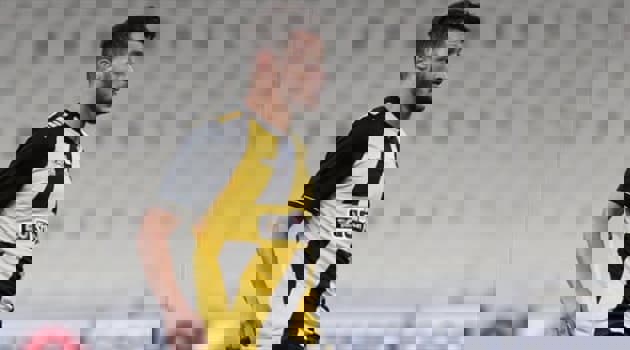 حریف استقلال به دنبال مدافع آ.ا.ک آتن