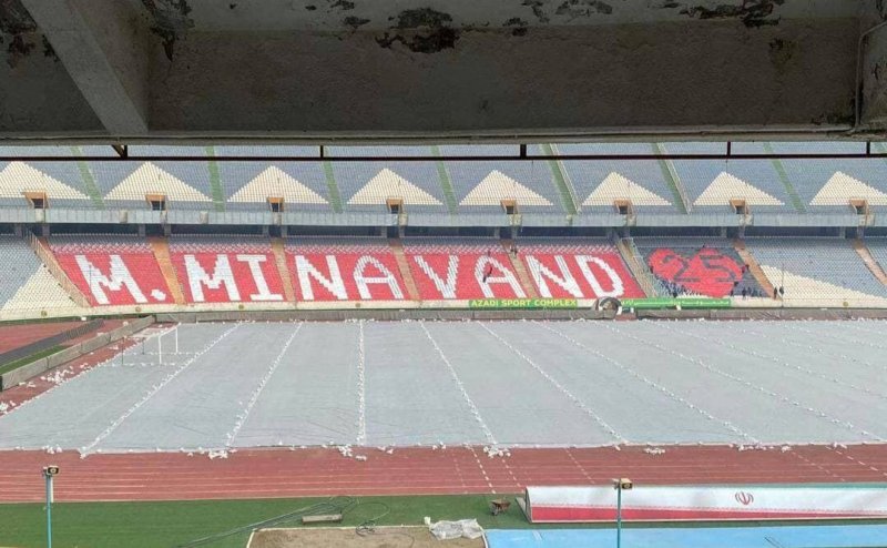 طرح پرسپولیس برابر ماشین به یاد میناوند (عکس)