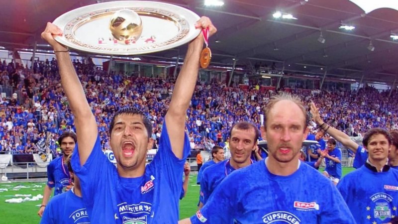 هم تیمیهای اشتورم گراتس در سوگ مهرداد(عکس)