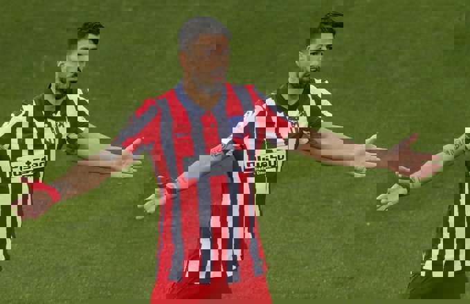 1568051