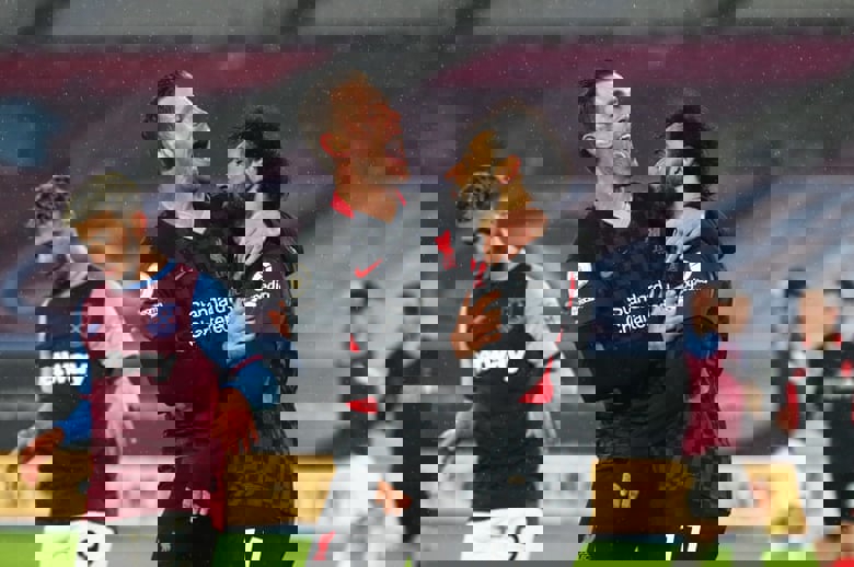 1568058