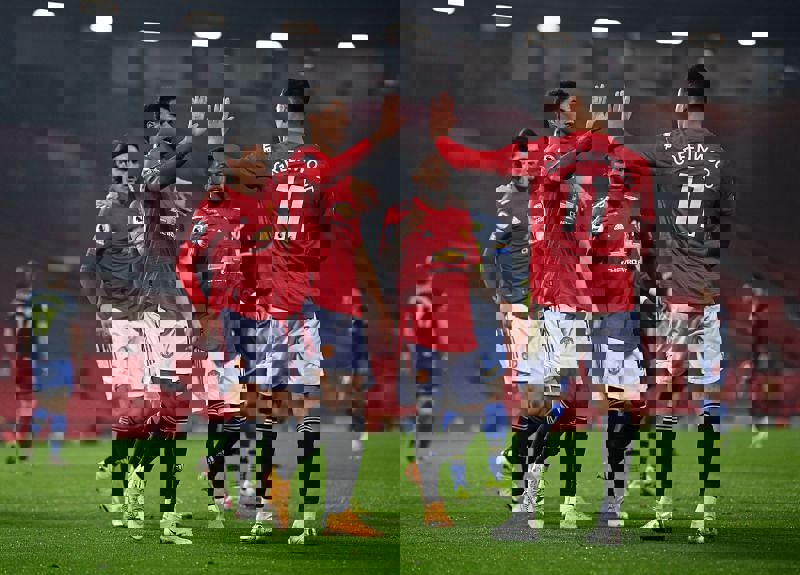 شیاطین سرخ و برابری با رکورد قدیمی