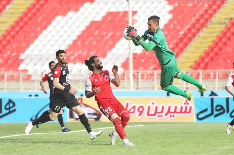 پنجمین کارت حامد لک با پیراهن پرسپولیس