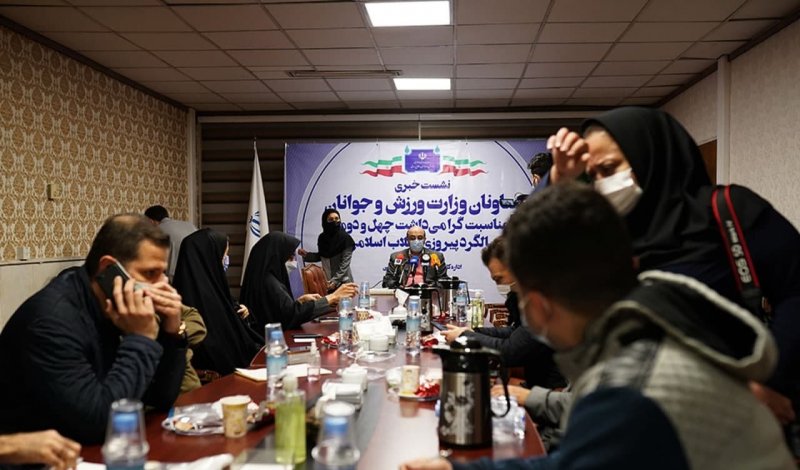 جولان کرونا در نشست خبری معاون وزیر!(عکس)