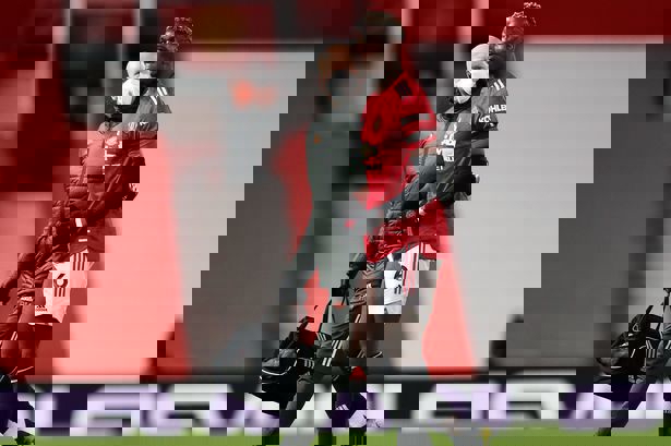 1570132