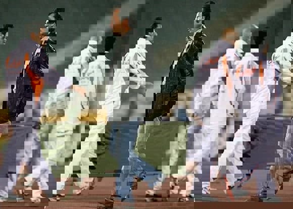 1570799