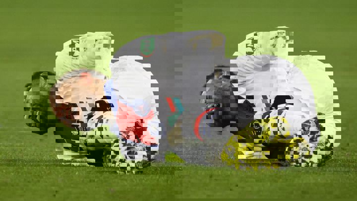 1571307