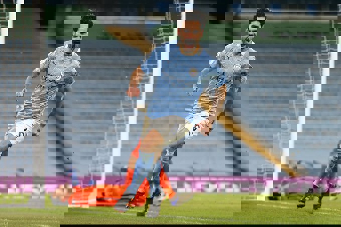1572303