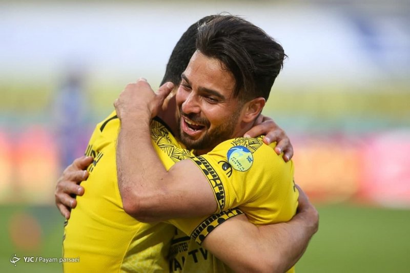 سپاهان 4- صنعت نفت 1؛ سایه به سایه با پرسپولیس