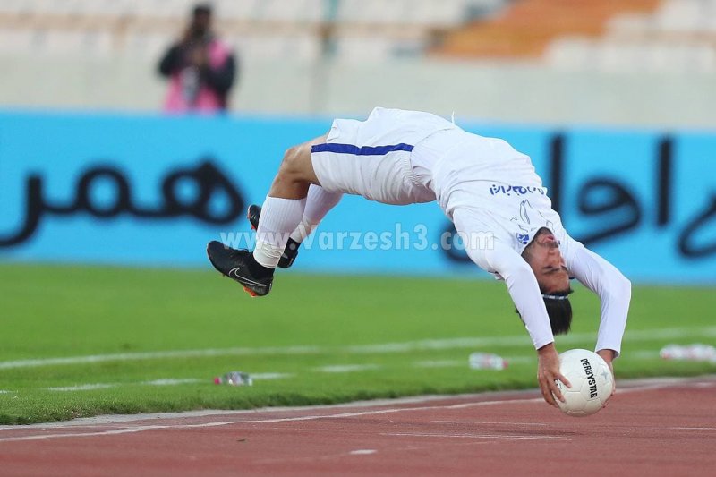 نادر محمدی: داور بازی نساجی عالی بود