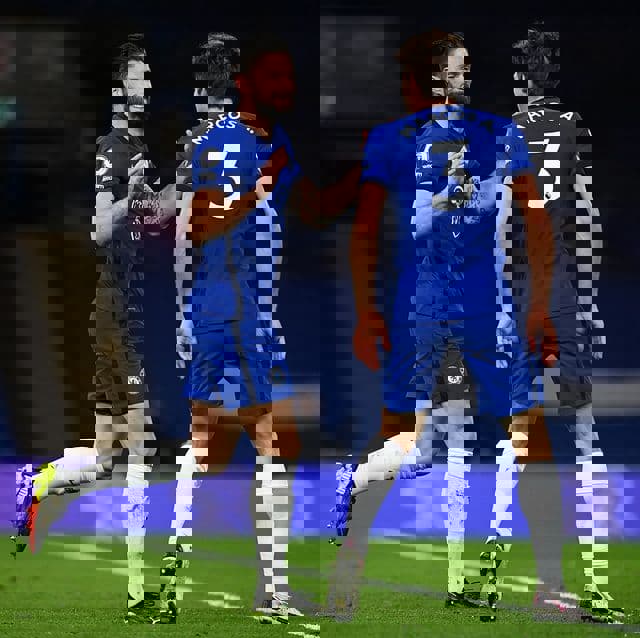 1573018