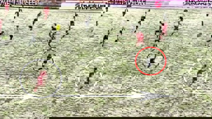 ابر انسانی که دفاع چپ بایرن بازی می‌کند (عکس)