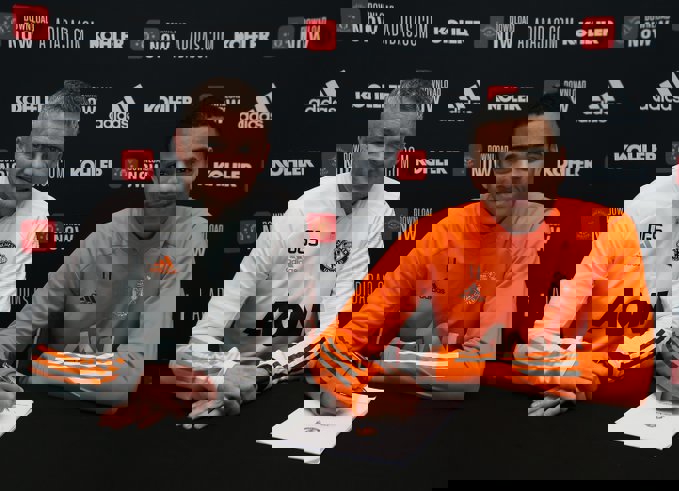 1573209