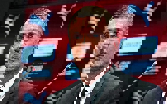 1574057