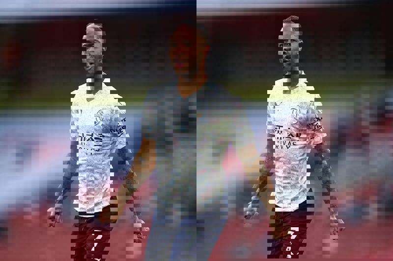 1575161