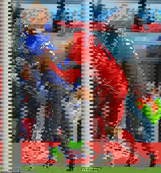 1575801