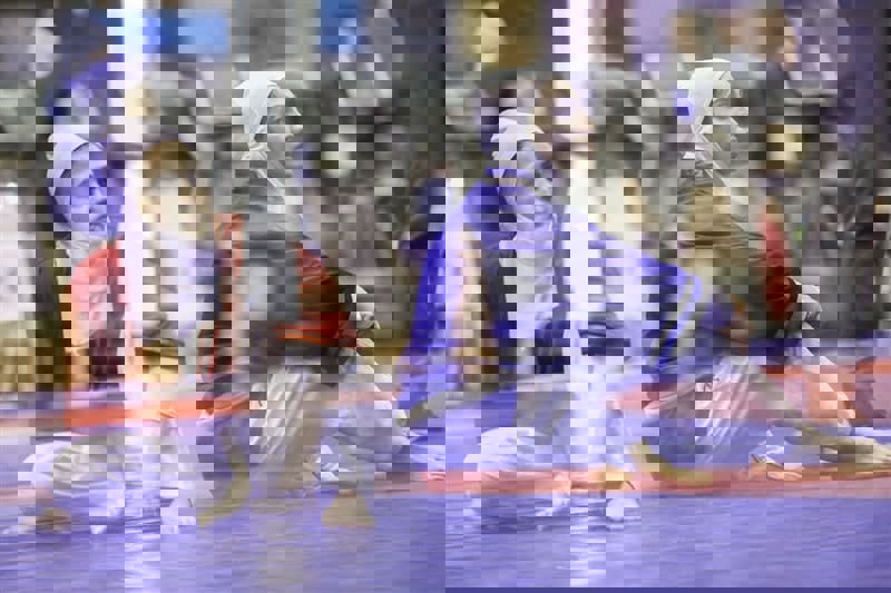 1575804