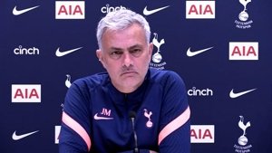 مورینیو: من برای تحمل این فشارها زنده‌ام