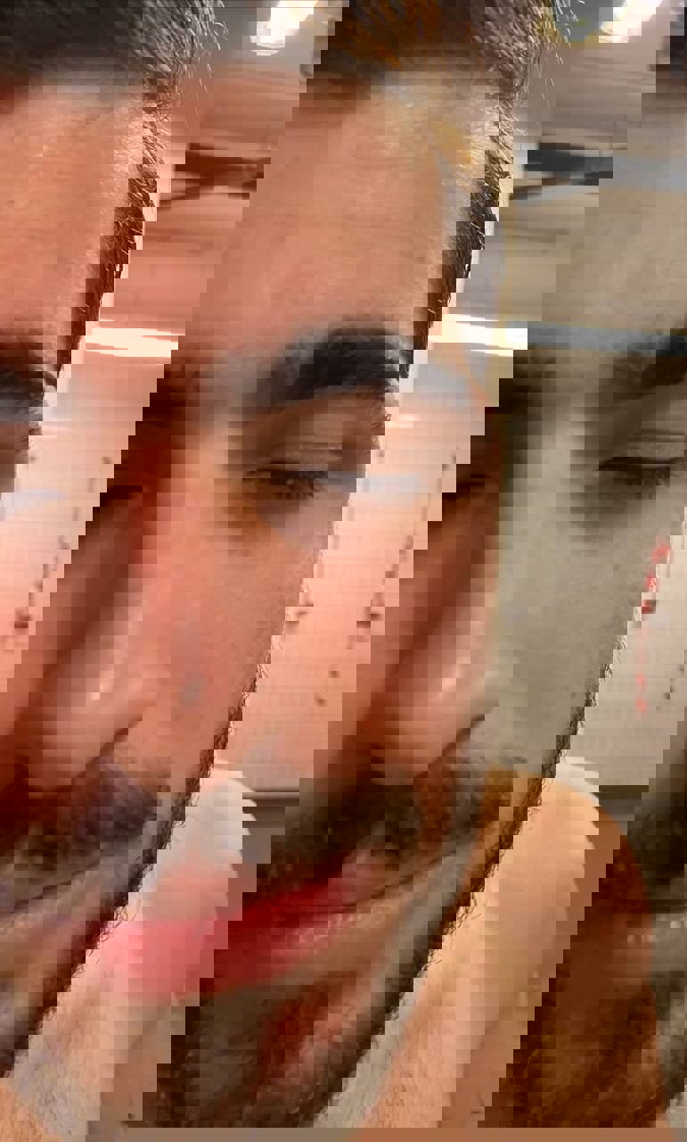 1576873
