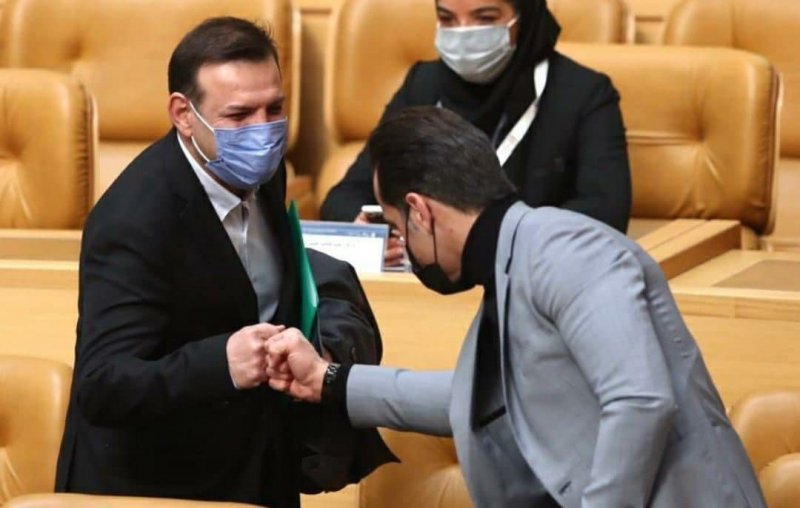 عزیزی خادم: رای نمیآوردم هم خدا را شکر میکردم