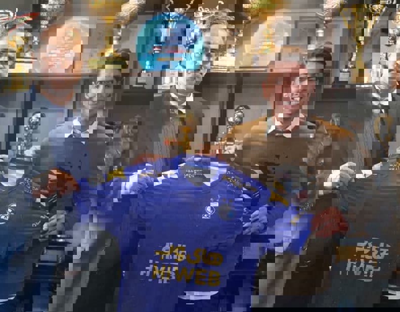 1577215