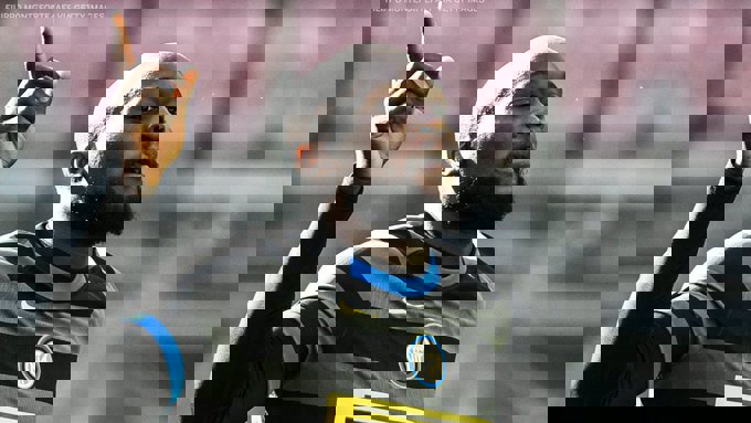 1577337