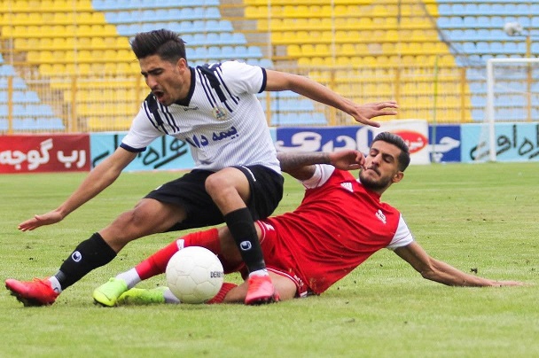 یک نیمه فرصت برای فرار تراکتور از هتتریک