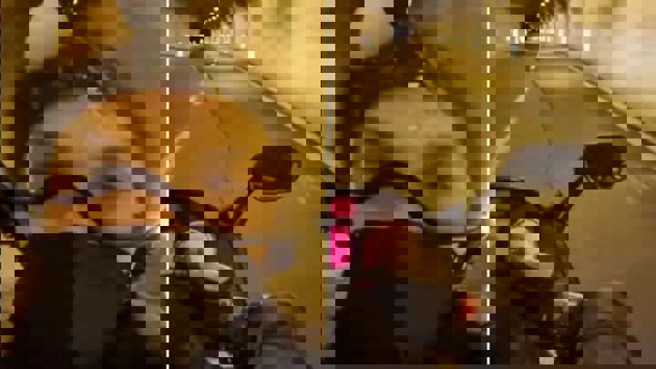 زنده با زلاتان، پشت موتورسیکلت! (عکس)