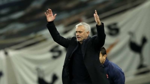 مورینیو: بازیکنانم فکر کردند من دیوانه ام