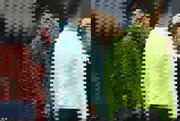 یوفا داور نژادپرست رومانیایی را یک فصل محروم کرد