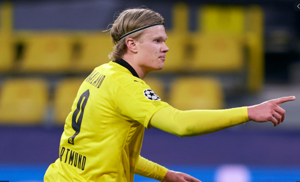 شادی پس از گل هالند و تمسخر دروازه‌بان سویا (عکس)