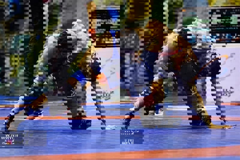 1580674