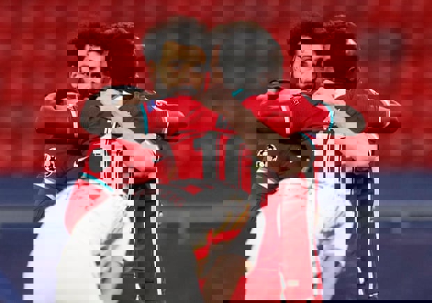 1580890