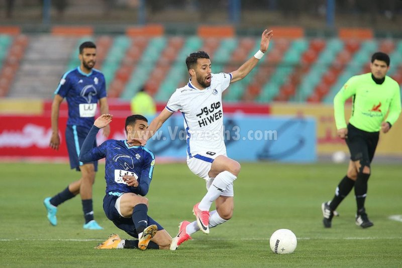 استقلال مقابل پیکان سرپرست نداشت!