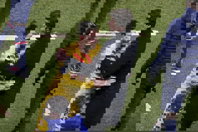 1581700