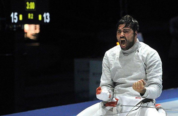 رهبری نفر سوم جهان را شکست داد