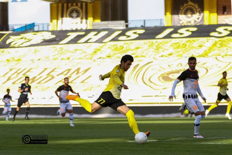 هافبک مهاجم سپاهان در آستانه انتقال به استقلال