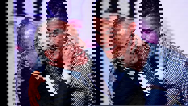 1582108