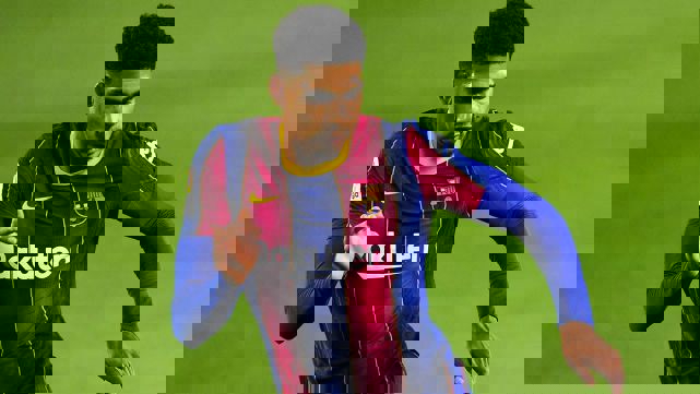 1582566