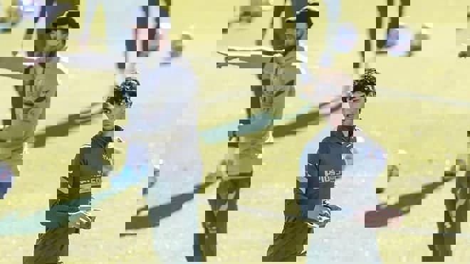 1582761