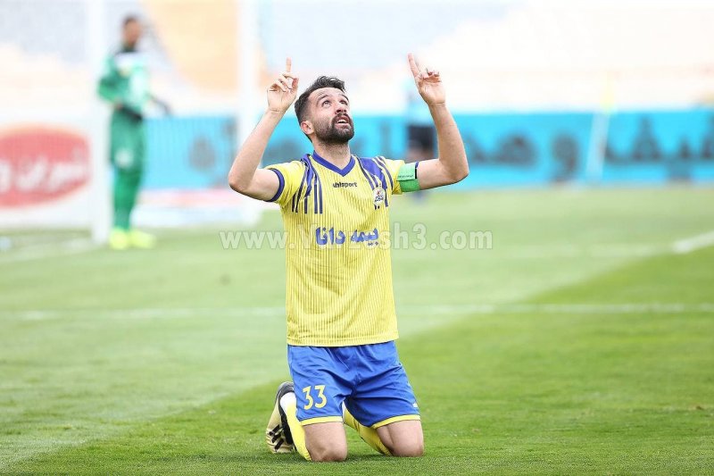 تهیدست از بازوبند کاپیتان تا بوسه برابر پرسپولیس (عکس)