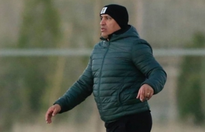 خانه‌تکانی منصوریان کنار زمین اراک(عکس)