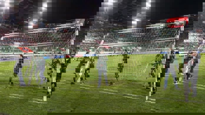 دروازه‌ای که 10 سانتی متر بزرگ‌تر بود! (عکس)