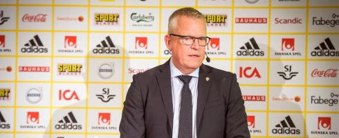 سرمربی سوئد: زلاتان مصدوم نیست