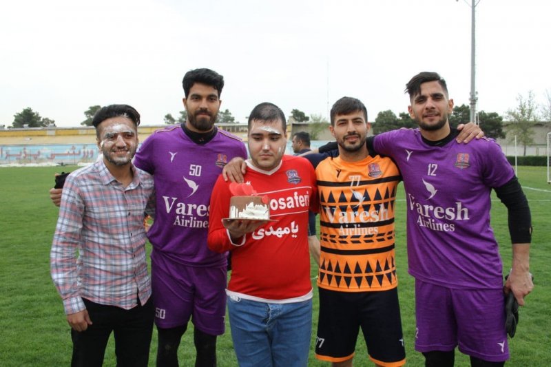 تولد هوادار معروف نساجی توسط بازیکنان(عکس)