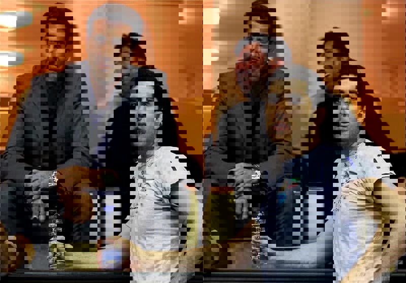 1586804