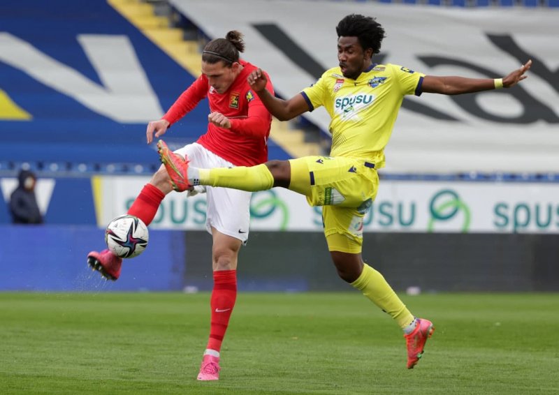 باخت سنپولتن در غیاب اسدی