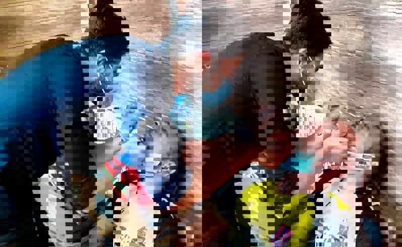 1587365